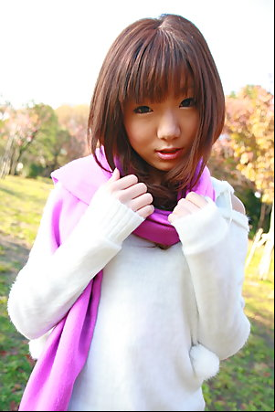 Hot babe Mahiru Tsubaki showing off with joy