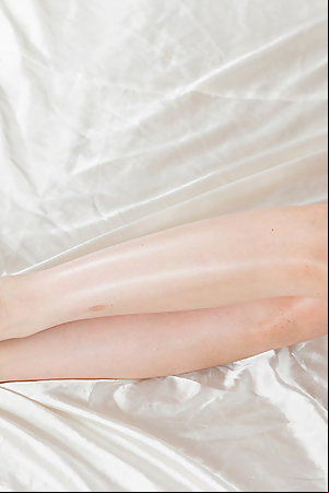 Flat-chested beauty Rio Kamimoto teasing with her bush, pleasing with her toes