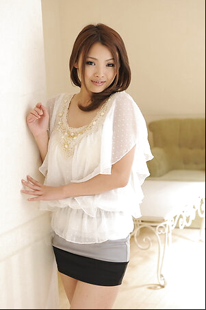 Miu Tamura shows big, beautiful boobs after taking blouse and bra off.